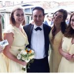 Wedding magician Oxford Andy Field performing close-up magic with bridesmaids