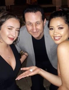Andy Field performs close up magic between two guests at a wedding in Gloucestershire