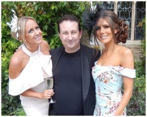 Swindon mind reader Andy Field performing a mind reading illusion with two ladies at an event