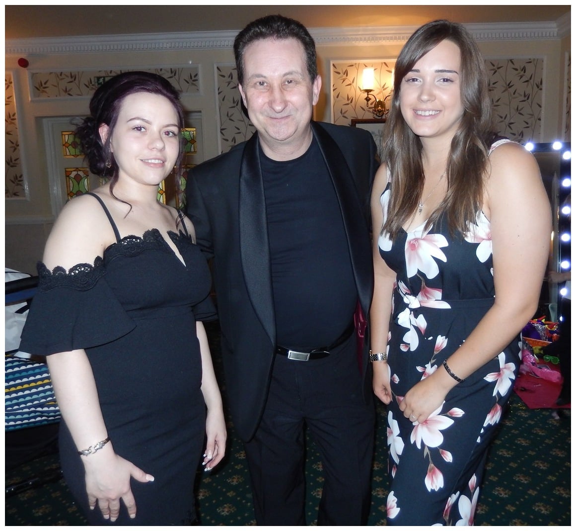 Bath close up magician and showman Andy Field Andy Field at a Bath corporate evnt